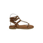 Sandalias con tachuelas doradas