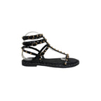 Sandalias con tachuelas doradas