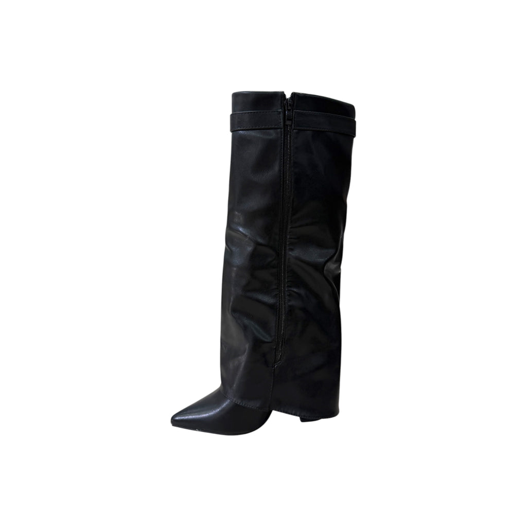Botas con hebilla dorado