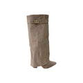 Botas con hebilla doradas