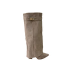 Botas con hebilla doradas