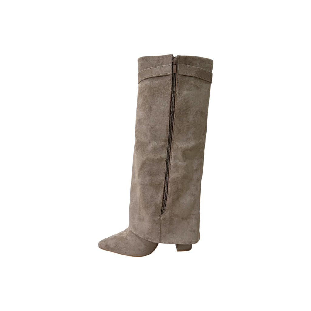 Botas con hebilla doradas