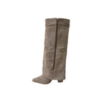 Botas con hebilla doradas