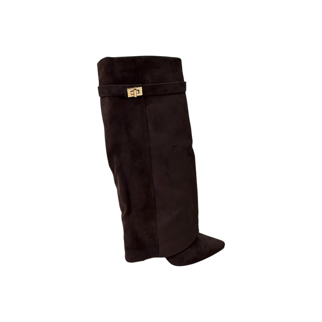Botas con hebilla doradas
