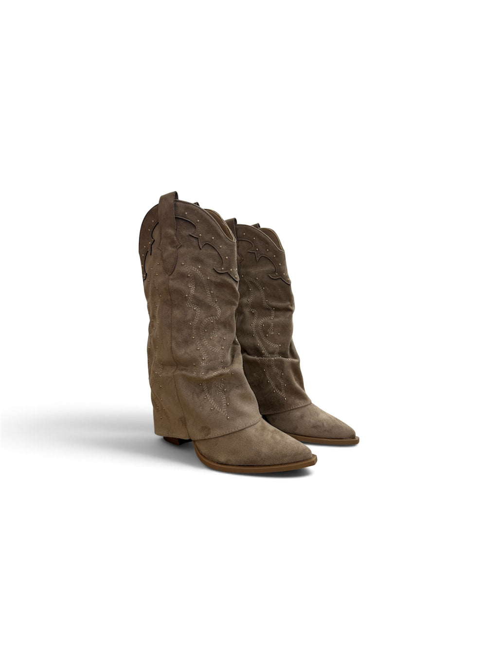Botas altas con tachuelas doradas