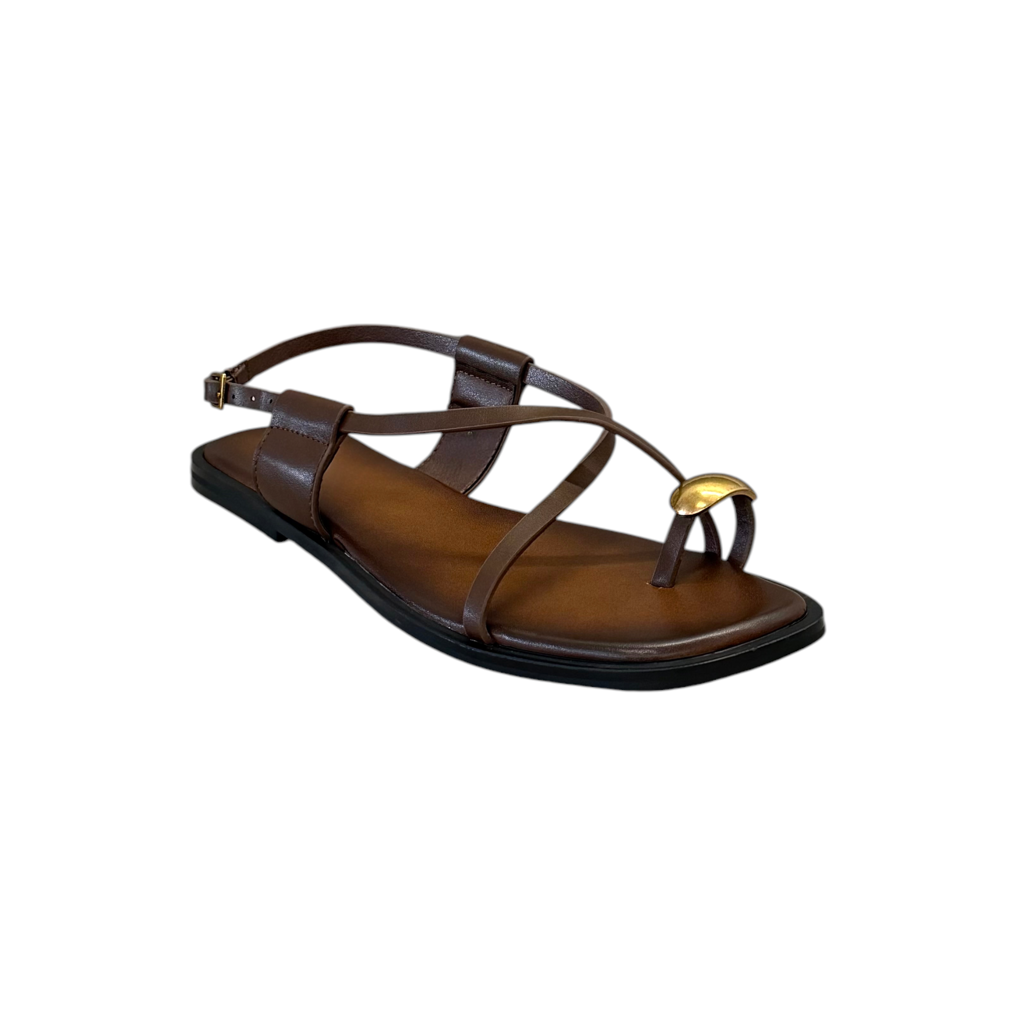 Sandalias con anillo dorado