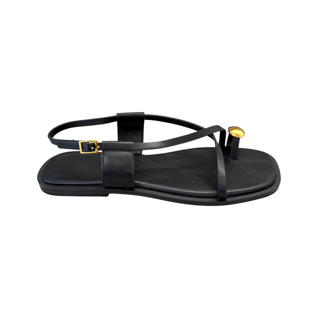 Sandalias con anillo dorado