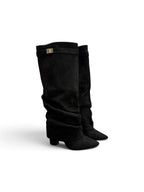 Botas Altas de Ante con Hebilla Dorada Efecto Arrugado
