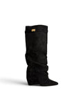 Botas Altas de Ante con Hebilla Dorada Efecto Arrugado
