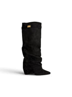Botas Altas de Ante con Hebilla Dorada Efecto Arrugado