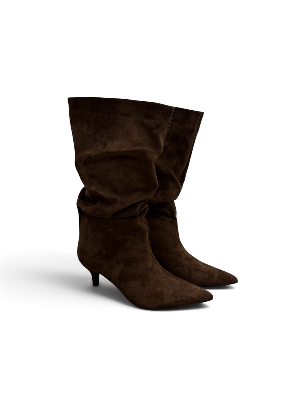 Botas altas tipo slouch de tacón kitten punta fina