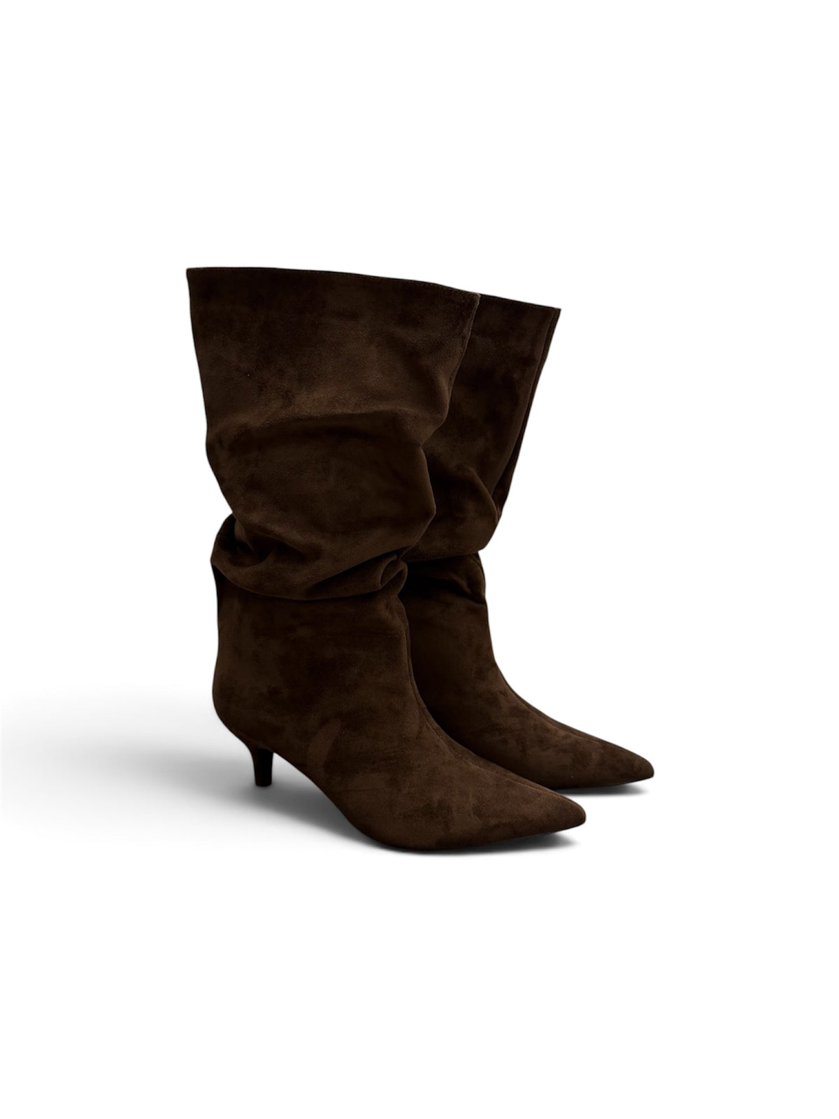 Botas altas tipo slouch de tacón kitten punta fina