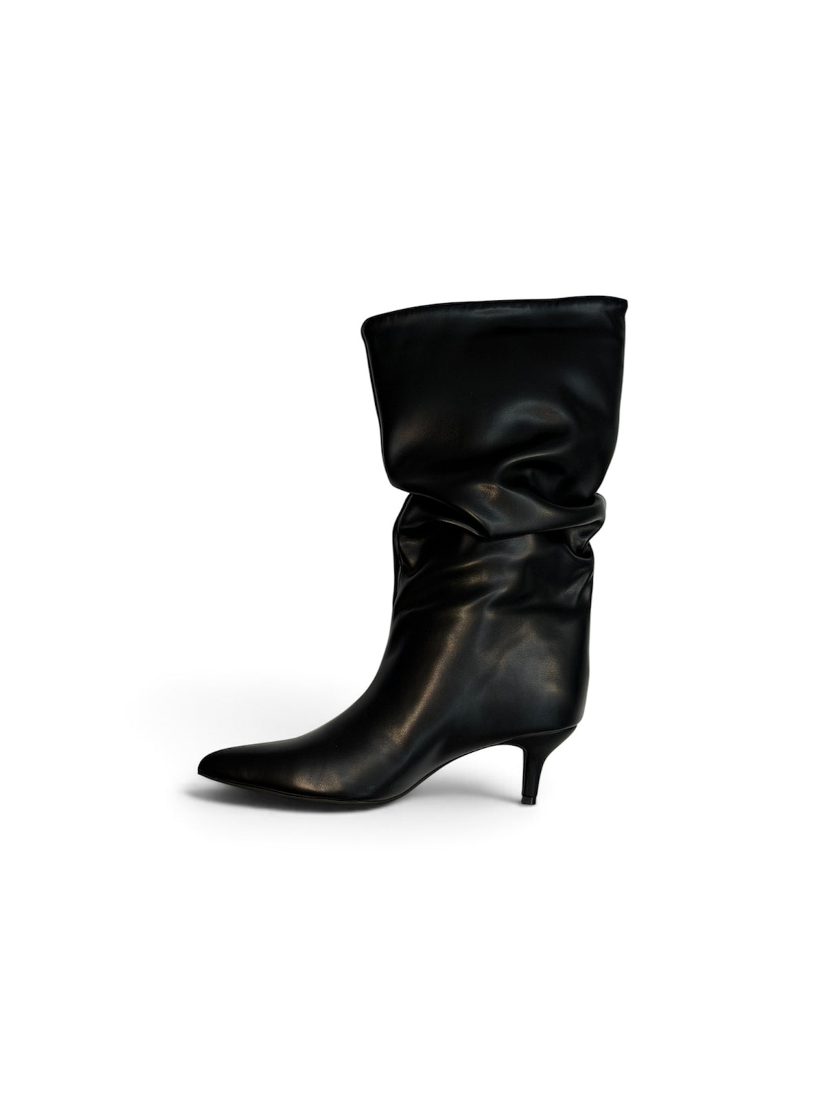 Botas altas tipo slouch de tacón kitten punta fina