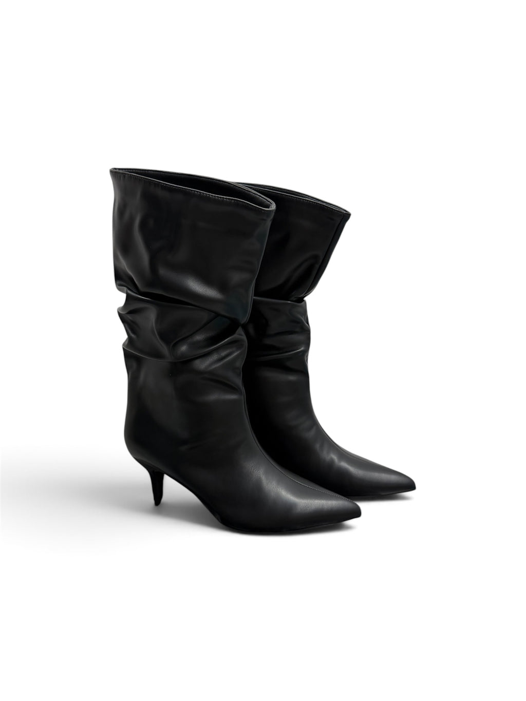 Botas altas tipo slouch de tacón kitten punta fina
